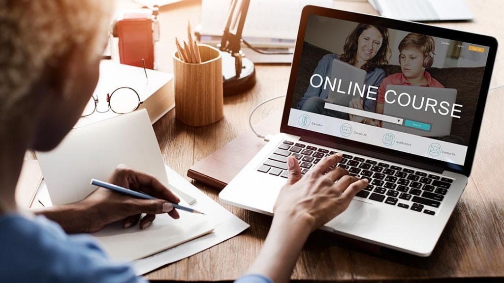 Cursuri online de succes? La Echo, DA!