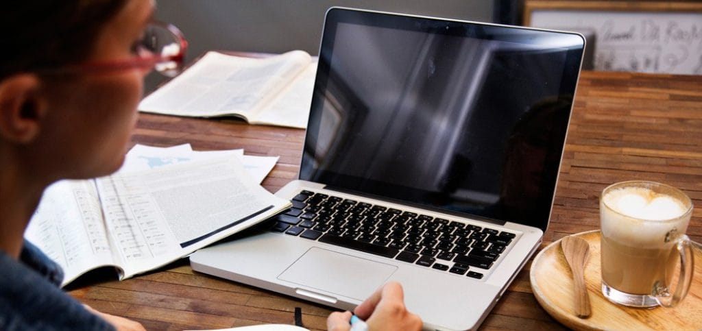 5 motive pentru care cursurile online sunt chiar mai bune decât cursurile față-in-față!